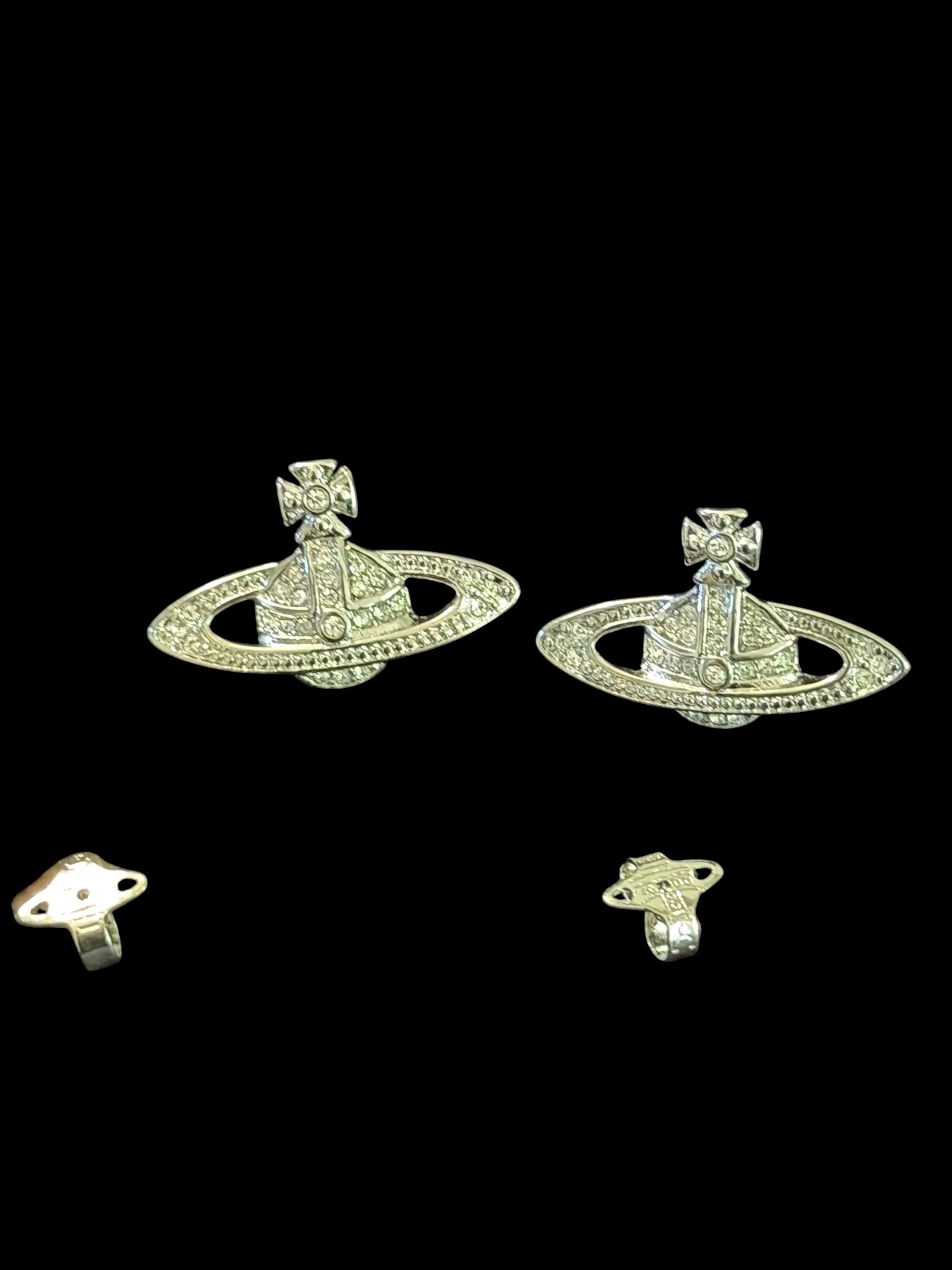 Vivienne Westwood Pendientes de orbe de plata y 2K
