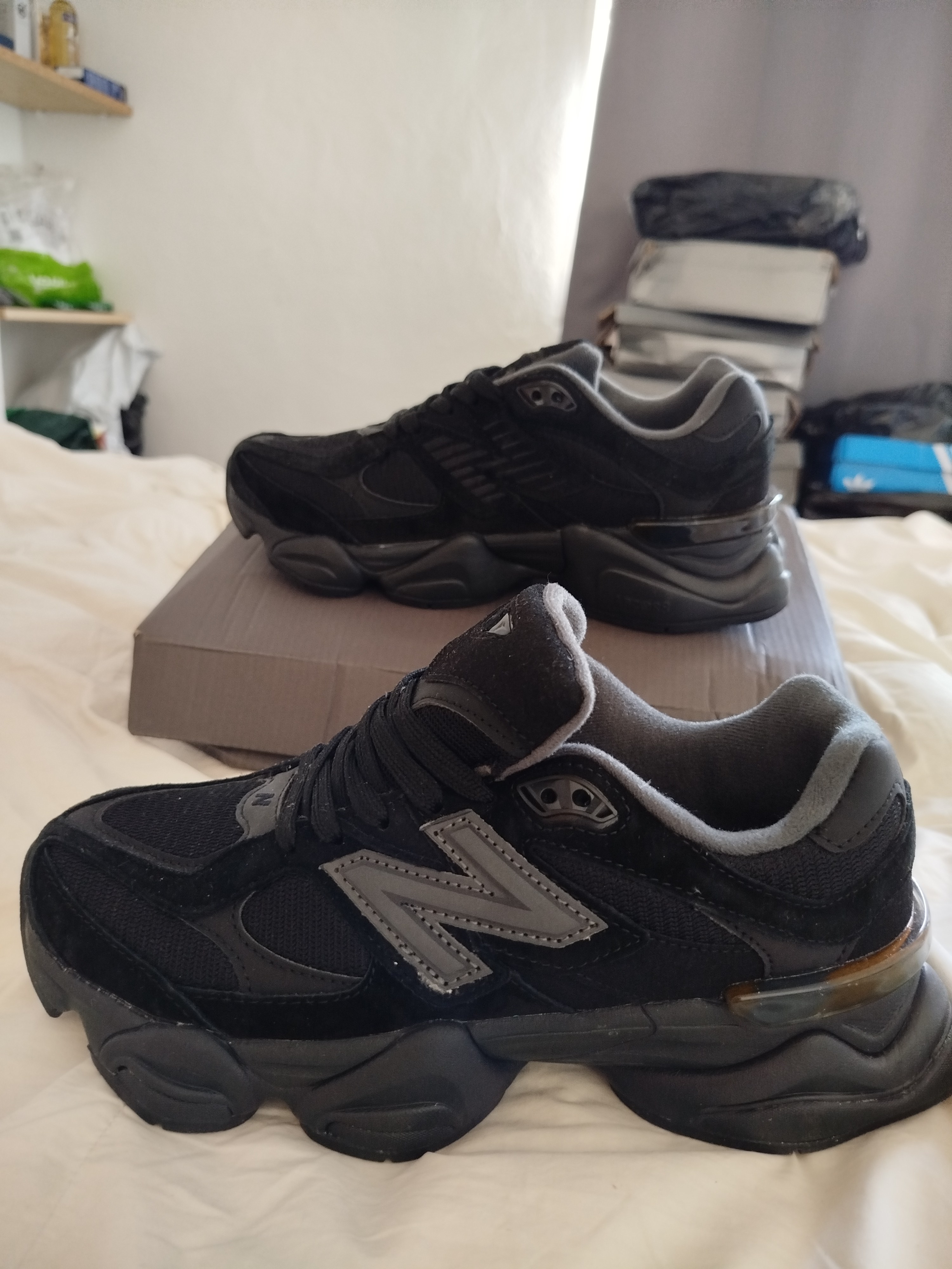 New Balance 9060 Triple Black Size 39'5