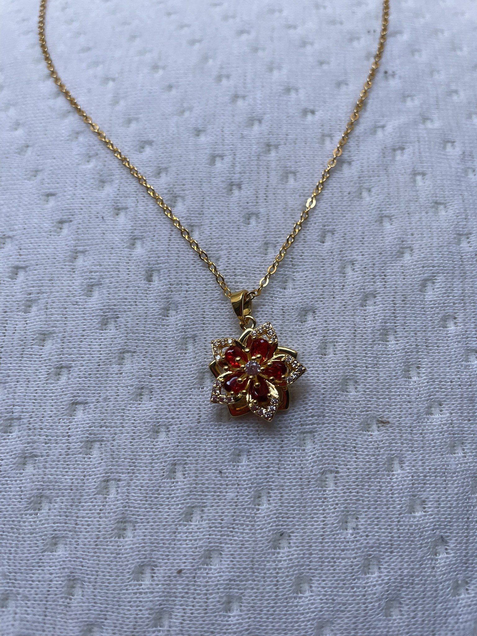 Collier pendentif rotatif à 360° en forme de fleur 3