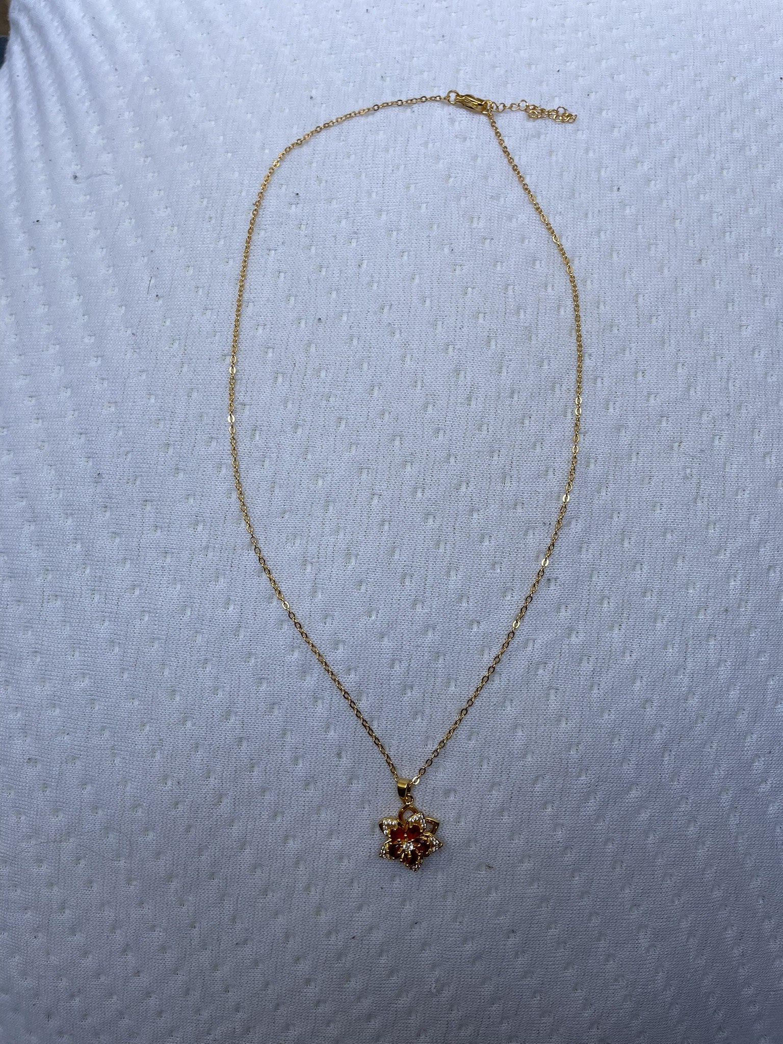 Collier pendentif rotatif à 360° en forme de fleur 2