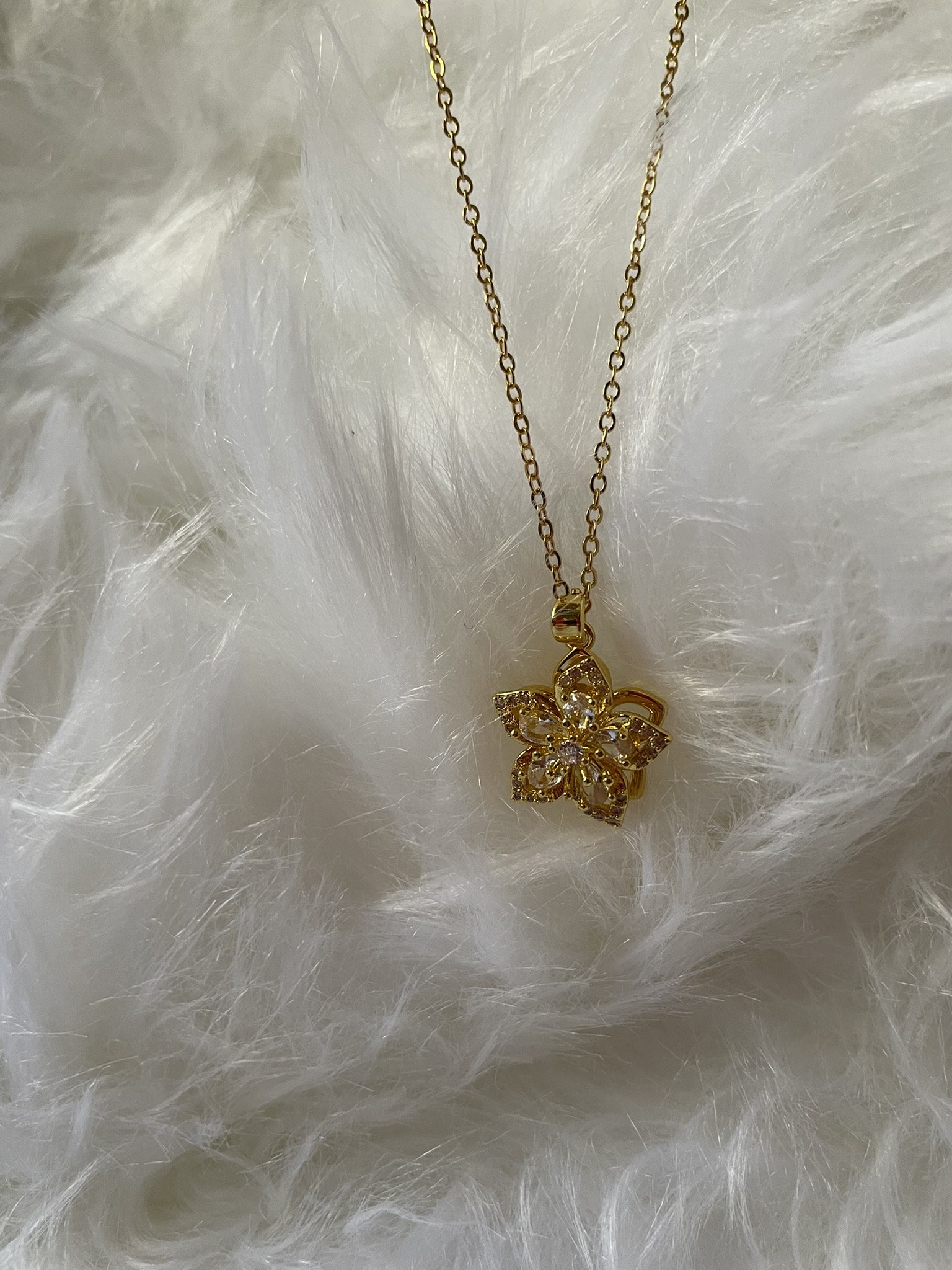 Collier pendentif rotatif à 360° en forme de fleur 5
