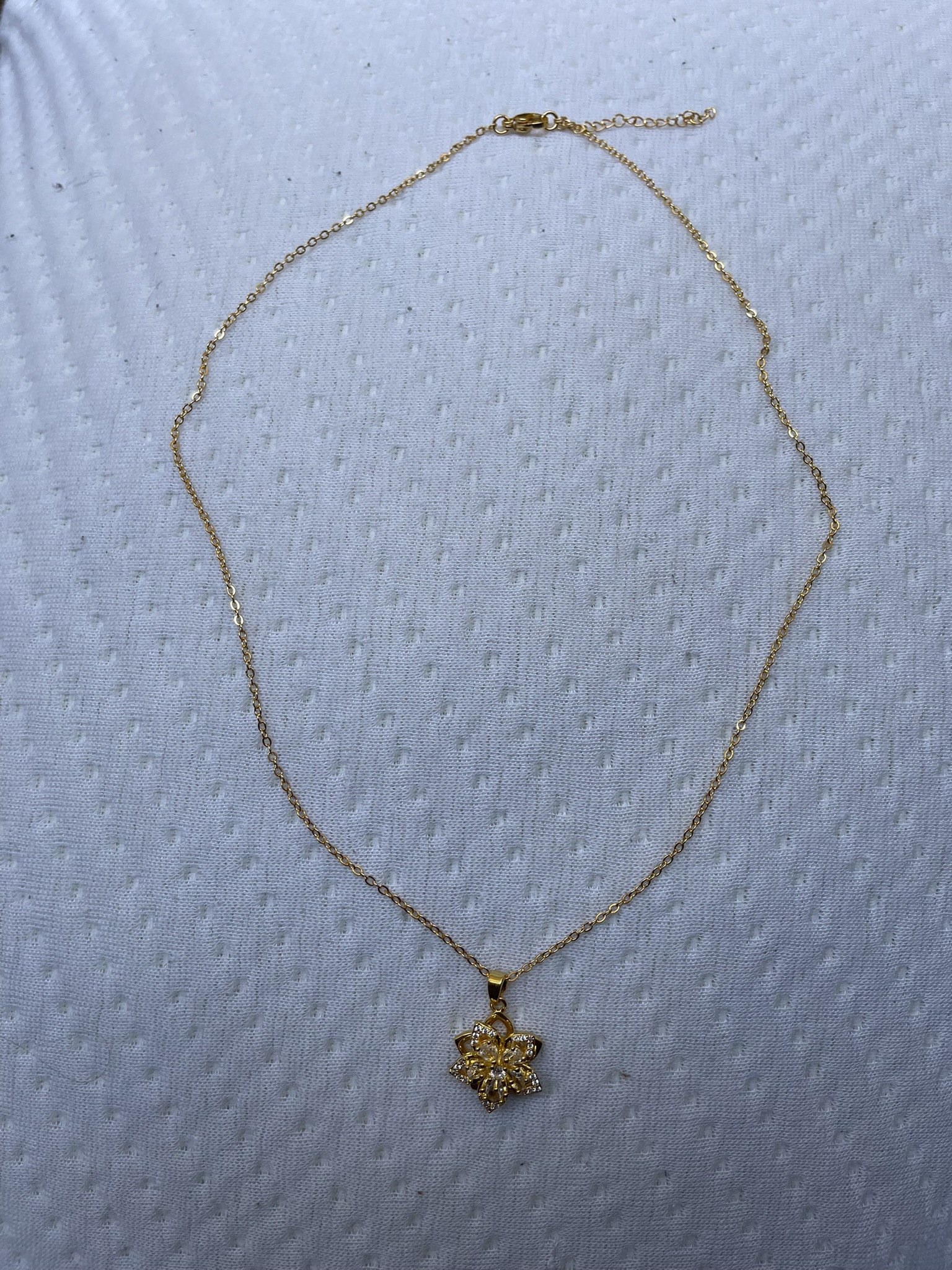 Collier pendentif rotatif à 360° en forme de fleur 2