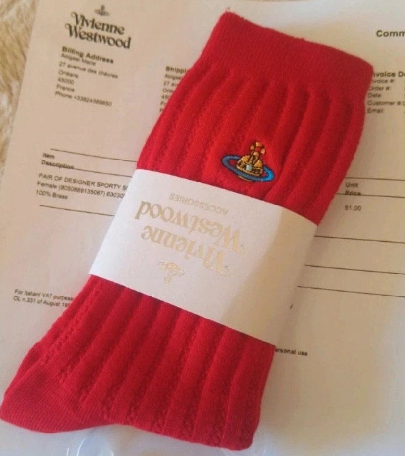 Chaussettes en cotton rouge et logo brodé coloré