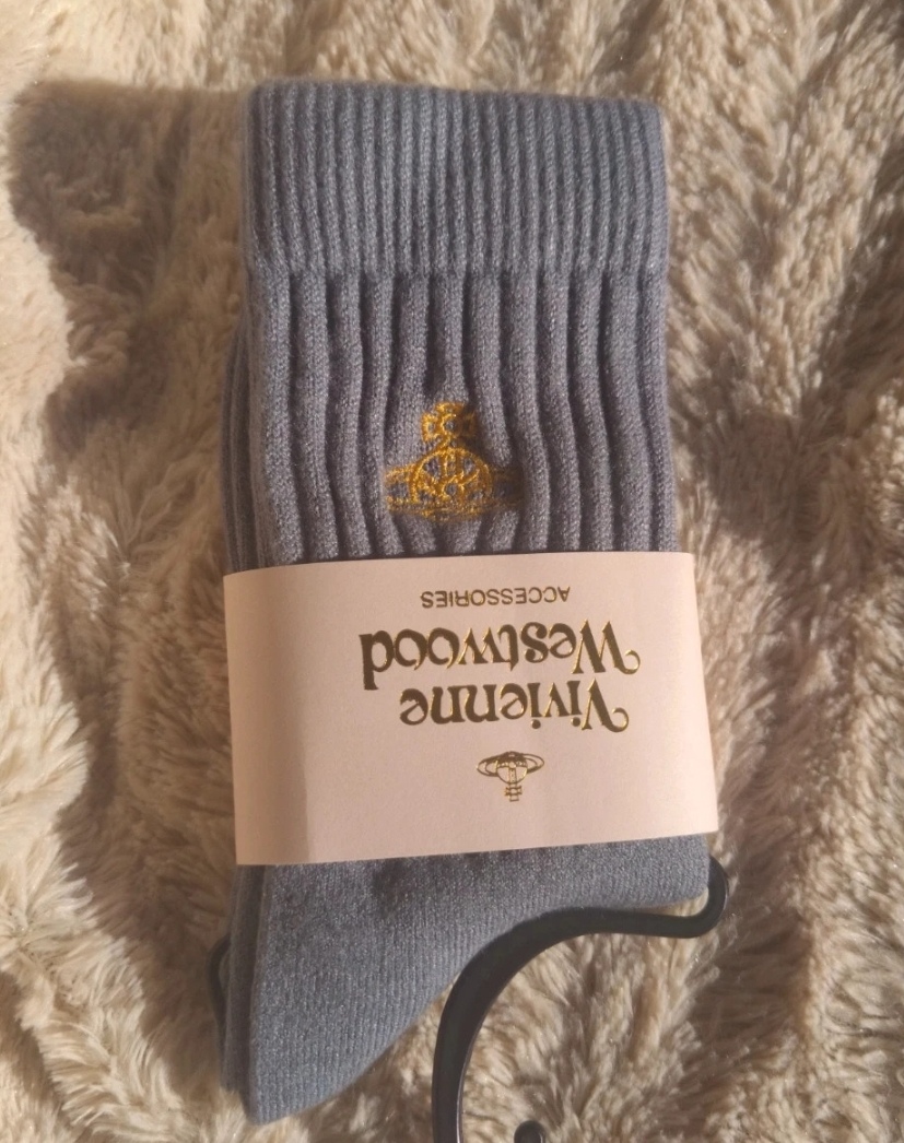Chaussettes en cotton grise et logo brodé doré